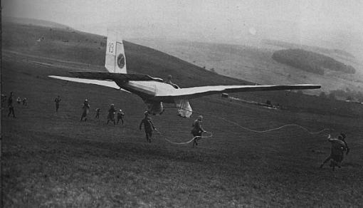 Duitsland: de FVA-1 Schwatze Düvel (Schwarzer Teufel) won de eerste Rhön zweefvliegwedstrijd op de Wasserkuppe in 1920